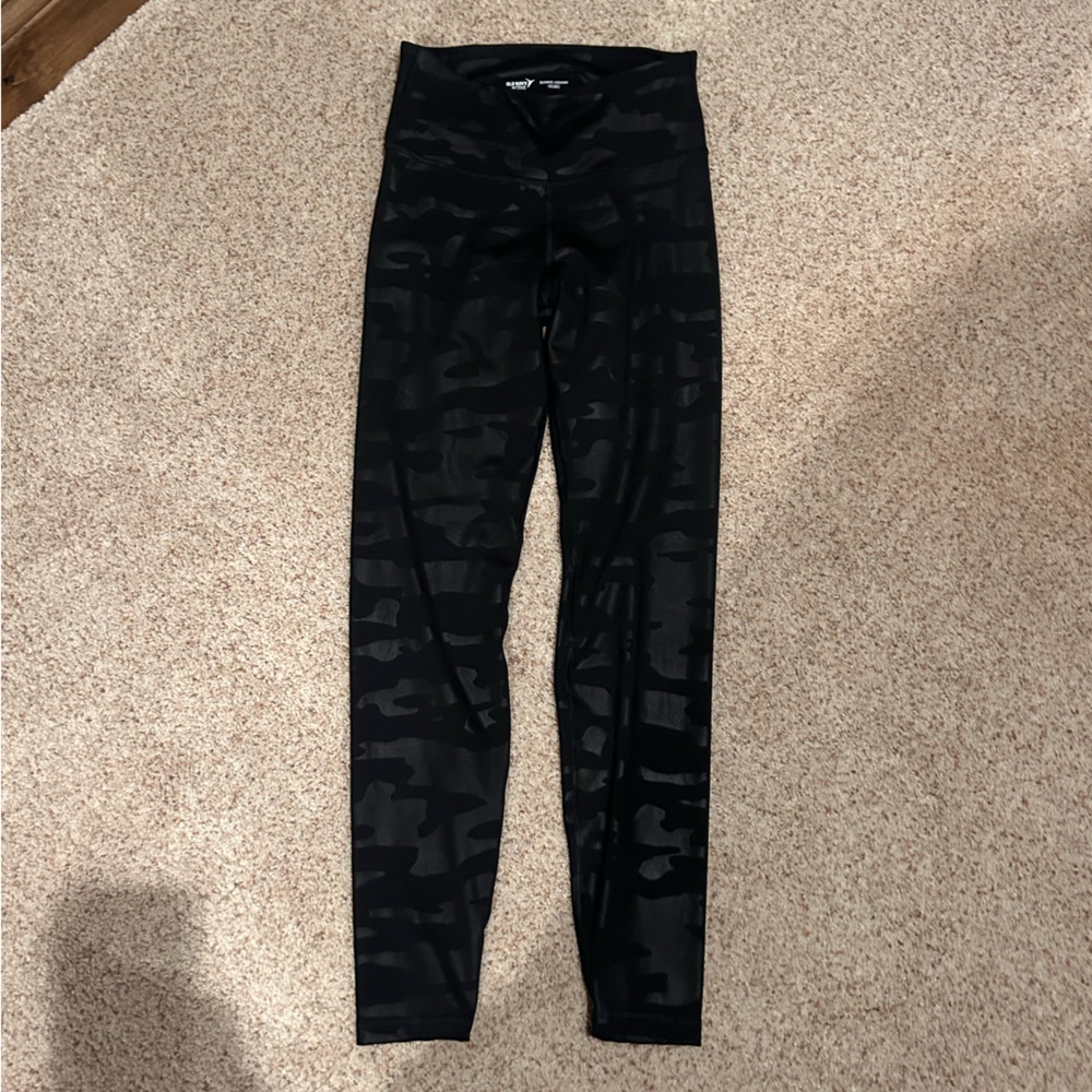 Old Navy Elevate Black Metallic Camouflage High-Waist Leggings